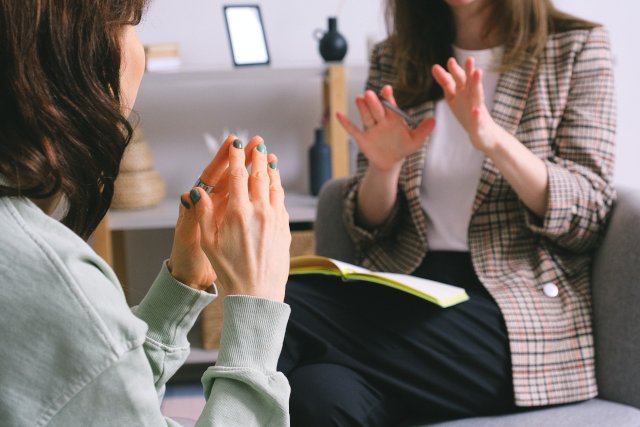 Weiterbildung - zwei Frauen im Gespräch
